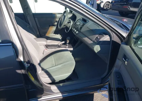 2005 Toyota Camry Le z USA, uszkodzony, nr VIN 4T1BE30K55U546429